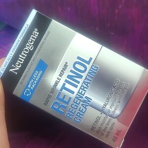 Neutrogena Retinol Regenerating Cream - Silver